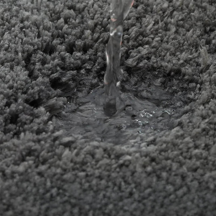 Super absorbent grey bath mat with quick-dry microfiber for bathroom floors, ideal for wet feet after shower