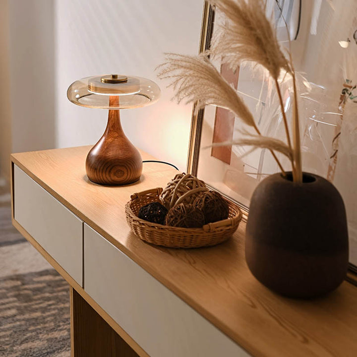 Fransk Retro wooden table lamp with vintage LED lighting, featuring a warm-toned wood base and classic design, ideal for bedroom or living room decor.