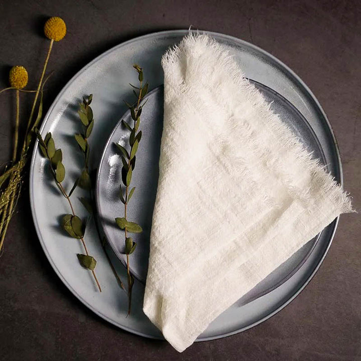 Soft linen cotton gauze napkin folded on ceramic plate with botanical accents, 41 × 41cm – soft and elegant for Scandinavian-style tables.