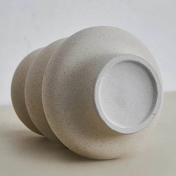 VIT Nordic ceramic vase base close-up highlighting non-slip bottom and minimalist texture