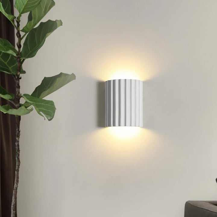 White Modern Nordic LED Wall Light- Stylish Resin Wall Sconce Lighting for Bedroom and Hallway 