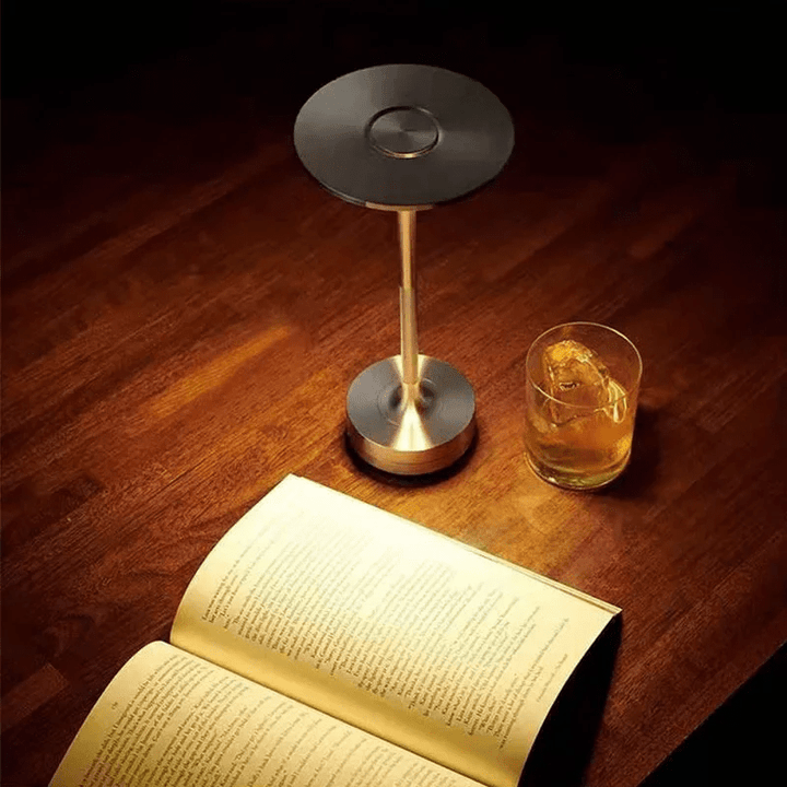 LANTERNE PRO cordless table lamp with warm 3000K LED light, perfect for cozy reading nook or home office