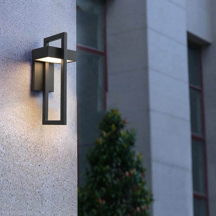 Modern outdoor LED wall light in matt black, IP65 aluminium body, perfect for UK front door or patio entrance