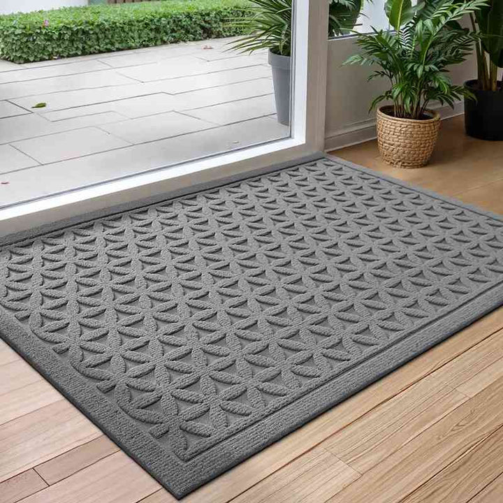 Grey Geometry pattern anti-slip door mat, a hygienic and water-absorbent rug for a stylish, functional entrance.